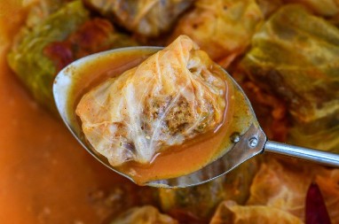 Domaća srpska sarma – kraljica zimskog stola: Najbolji tradicionalni recept koji se prenosi generacijama