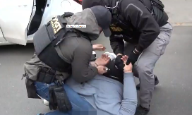 POGLEDAJTE MUNJEVITU AKCIJU HAPŠENJA Dolijao osumnjičeni za bacanje bombe na lokal u Zemunu (VIDEO)