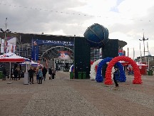 SVE JE SPREMNO ZA SKUP U 16 ČASOVA: Alo! na licu mesta ispred Beogradske Arene (VIDEO)