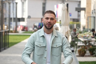 PEVAČ POSLE PREVARE I RAZVODA ŽALI ŠTO SE ISELIO IZ KUĆE: "To mi je bolna priča, ja sam se rodio u toj kući"