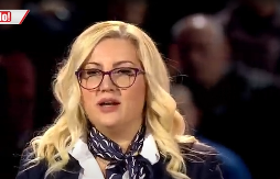 SNAŽNE REČI SONJE ILIĆ ODJEKUJU U PREPUNOJ ARENI: Ne stojim kako bih se prisećala kako su nam razarali zemlju... to smo pobedili! Već stojim zbog Gavrilove budućnosti