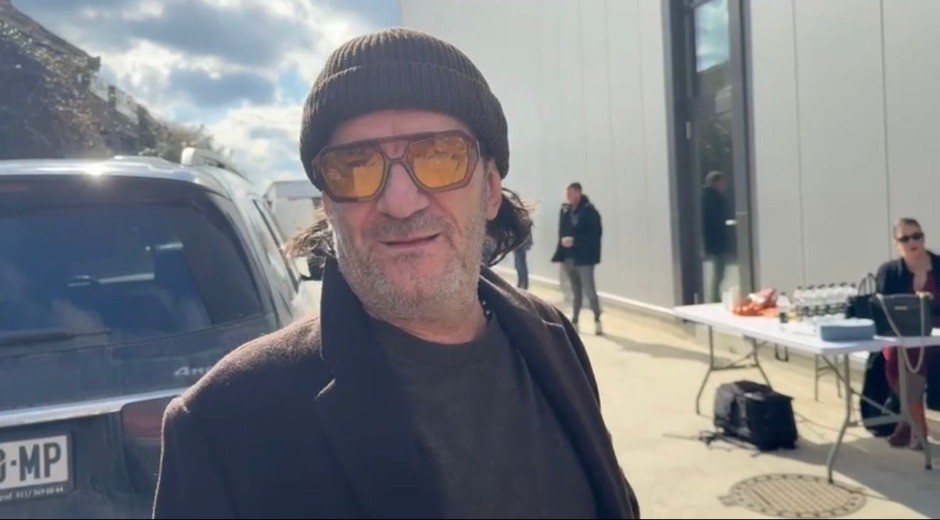 "ODNELE SU MI ROLEKS IZ STANA" Aca Lukas bio sa dve devojke istovremeno, one ga opelješile!