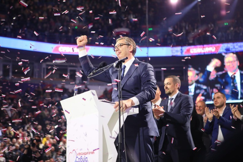 VUČIĆ SE OBRATIO U ARENI! IMA VAŽNU PORUKU ZA SVE! "Srbija je tvrd orah! Godinu dana su nam uništavali živote, sada da ih pobedimo ubedljivije nego ikad!"(VIDEO