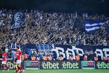 HAOS U CRNOJ GORI Navijači Budućnosti skinuli igrače posle nove blamaže