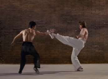 KULTNA BORBA BRUS LIJA I ČAKA NORISA SNIMLJENA JE ILEGALNO Obračun u filmu "Put zmaja" jedan je od najpoznatijih ikada snimljenih