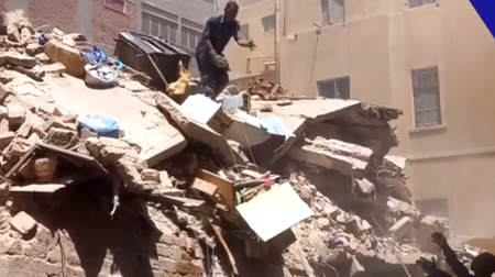 URUŠIO SE SPRAT KUĆE Povređeno nekoliko osoba, vatrogasci izvlačili ljude iz ruševina 