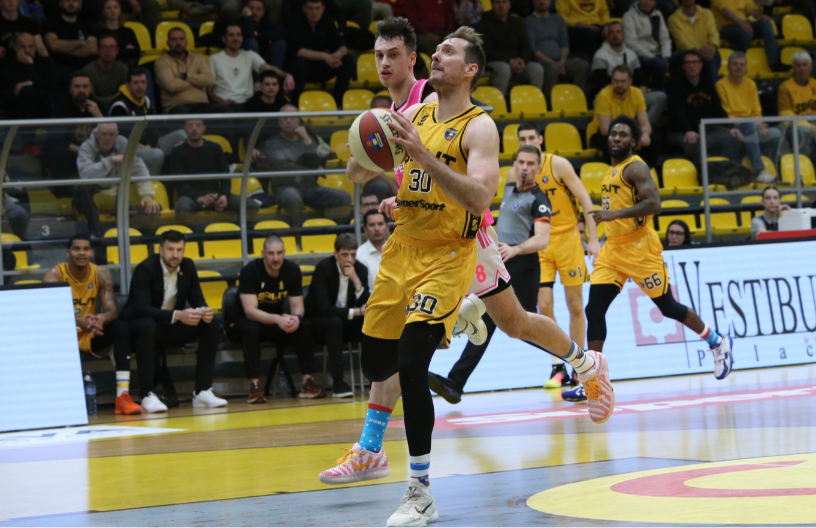 PRVA POBEDA SRPSKOG TRENERA NA KLUPI SPLITA Mega doživela debakl