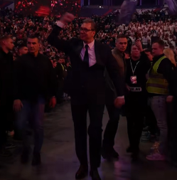 TRI PRSTA U VAZDUHU I JAKA PORUKA Vučić objavio snimak na Tiktoku (VIDEO)