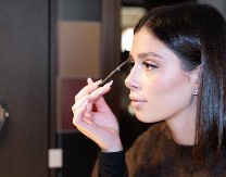 Izbeljene obrve su novi hit: Posvetlite ih kod kuće za 15 minuta bez hemikalija