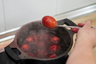 OVO SU NAJPOPULARNIJE TEHNIKE Evo kako sve možete ofarbati jaja za Uskrs