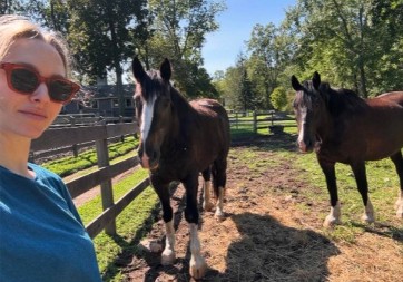 Pobegla iz sveta poznatih u selo: Gaji životinje, gazi po blatu i srećnija je nego ikada