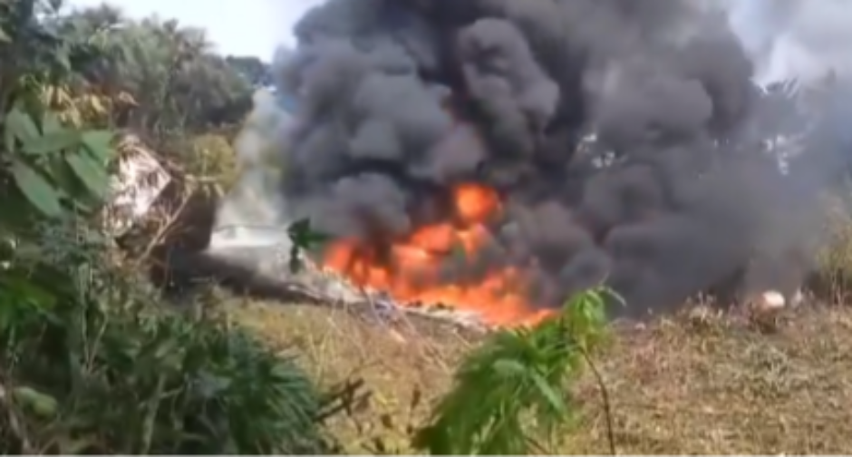 SRUŠIO SE AVION SA 110 LJUDI! Pao odmah pri poletanju, vatra gutala SVE (VIDEO) 