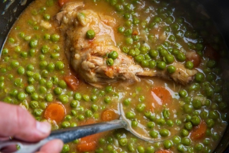 Ne priprema se u ključaloj vodi, ne prži se sa dinstanim lukom i zaprškom: Kako se sprema zamrznuti grašak, ključ je u 1 sastojku, ovo obara sa nogu