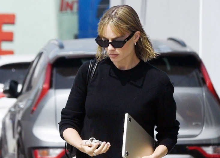 U Srbiji se ovako oblače žene u marketingu, medijima, IT-ju... Slobodno iskopirajte ovu poslovnu kombinaciju Margo Robi, za 10+ je