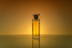 PARFEM KOJI SU OBOŽAVALE MNOGE SLAVNE LEPOTICE, NASTAO JE GREŠKOM Uskoro slavi 105. rođendan - evo zbog čega je toliko poseban