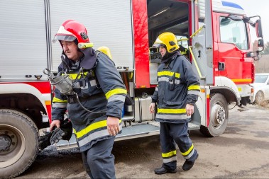 GORI OBJEKAT NA BEŽANIJSKOJ KOSI! Vatrogasci na terenu
