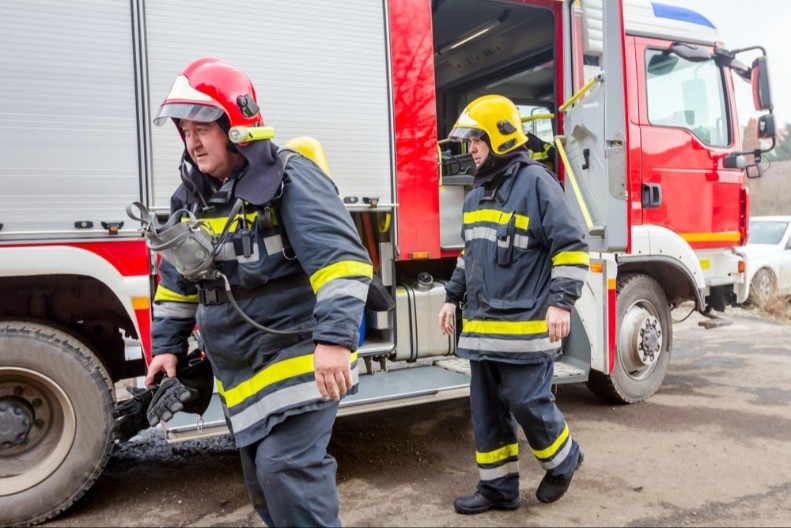 GORI OBJEKAT NA BEŽANIJSKOJ KOSI! Vatrogasci na terenu