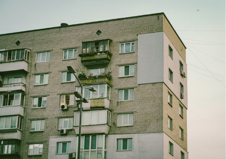 OČAJNA ŽENA MOLI ZA POMOĆ Kupila stan u starogradnji, pa zbog ovoga gorko ZAŽALILA