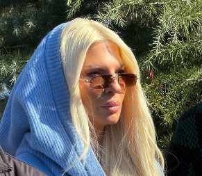 KARLEUŠA ZVANIČNIM SAOPŠTENJEM RASPLAKALA NACIJU Pevačica se oglasila pretužnom porukom