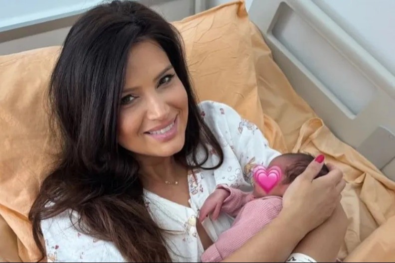 VODITELJKA KRILA TRUDNOĆU, A SADA JE OBJAVILA PRVU FOTOGRAFIJU ĆERKE Ime koje joj je dala ima jaku simboliku!