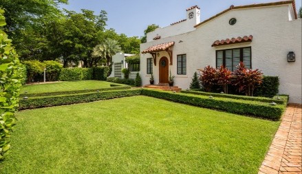 Svi greše čim otopli: Ako prerano pokosite travu, uništićete ceo travnjak