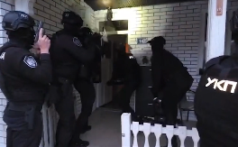 PAO SA SUMNJIVIM PRAHOM U OBRENOVCU Policija u džepu našla kesicu, sumnja na kokain