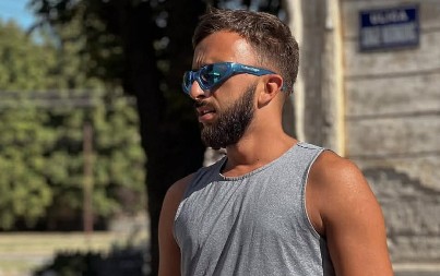 "PONOVO UČIM DA HODAM" Pinkov voditelj završio u gipsu, sada se oglasio iz bolničkog kreveta! (FOTO)