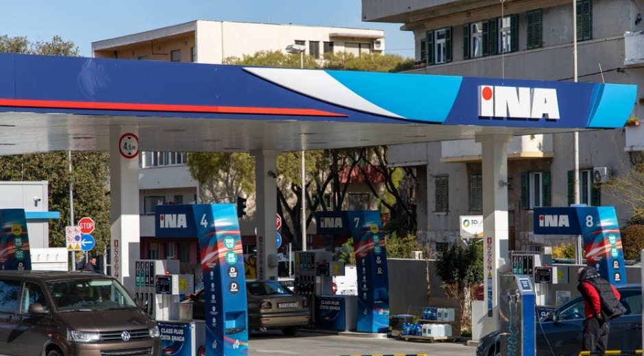 NEREALNA SCENA U HRVATSKOJ Pogledajte sa čime je došao na benzinsku stanicu, ima li za druge išta? (FOTO)