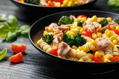 POSNA SALATA SA TUNJEVINOM I KUKURUZOM Pomaže dobrom izgledu, a preukusna