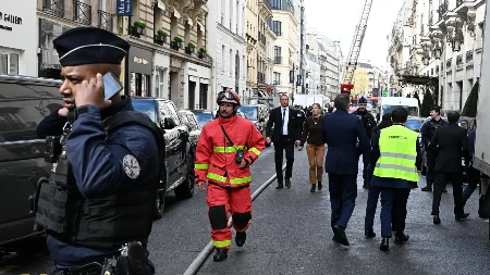 VELIKI POŽAR U PARIZU Ima povređenih, 100 vatrogasaca na terenu 