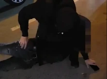 UŽAS U RESNIKU Mladić napao sugrađanina i polomio mu nos i obe noge