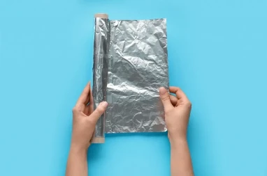 Stavila sam 2 kašike sirćeta na foliju: Tako sam rešila veliki problem u kuhinji