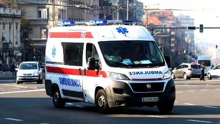 UŽAS U BEOGRADU Automobilom udario pešaka na uglu ulica Cara Nikolaja i Vojvode Dragomira