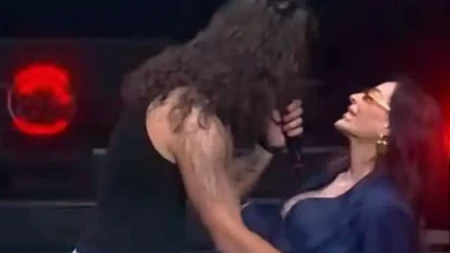 PEVAČ (23) NA SCENI ZGRABIO CECU Ovakvu je još niste videli! 