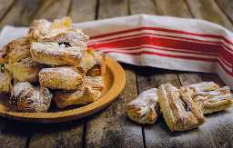 Spolja hrskavi, a iznutra mekani kao duša: Najlepši starinski kolač koji vraća u detinjstvo (RECEPT)