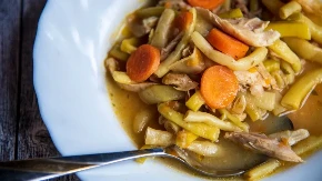 Ne treba pretrpavati šerpu, ne treba da se kuva u sopstvenoj vodi: Kako se sprema zamrznuta boranija, 1 sastojak joj popravlja ukus skroz