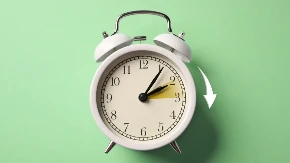 KAKO DA VAS LETNJE RAČUNANJE VREMENA NE IZBACI IZ KOLOSEKA? Uz nekoliko korisnih saveta možete da izbegnete umor i iscrpljenost