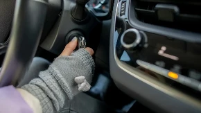 VOZAČI, OPREZ! Ovu grešku svi prave pri paljenju auta – može UNIŠTITI motor!