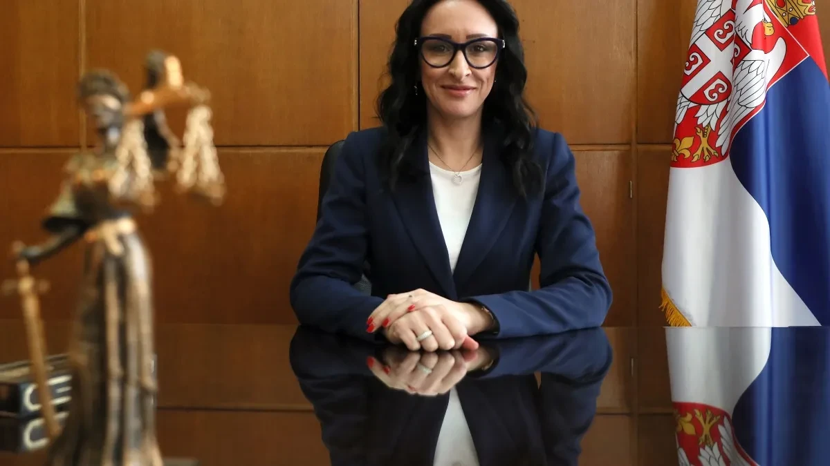 OBEZBEDILI SMO 950 MILIONA DINARA ZA DEČJE DODATKE Ministarka Jelena Žarić Kovačević o novim merama socijalne politike 