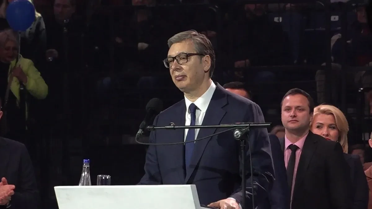 BLOKADERI POZIVAJU NA  STRELJANJE VUČIĆA! Cvijetin Milivojević podsetio na jezivi rumunski scenario i napravio paralelu sa Srbijom 