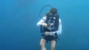 RONIO BEZ BRIGE, A ONDA HOROR! Iza njega izronila OGROMNA NEMAN – prizor ledi krv u žilama!