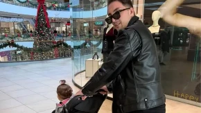 NAŠ PEVAČ ZBOG HRVATICE OKRENUO LEĐA PORODICI: "Ne znam da li će je ikada prihvatiti!"  