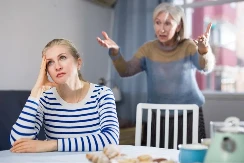 Postoji li zlobnija žena od nje? Svekrva mi pomagala da sredim stan i uradila nešto užasno!