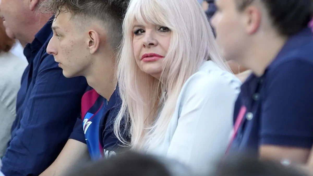 "NE IZLAZI IZ KUĆE, DANIMA PLAČE" Komšije Hanke Paldum otkrivaju kroz šta prolazi pevačica zbog sina