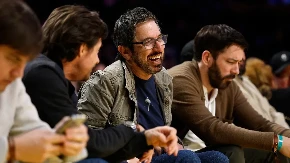 POSTAO JE DEKA Čuveni komičar nije krio radost, medenjak kupio svet ovim izrazom lica!