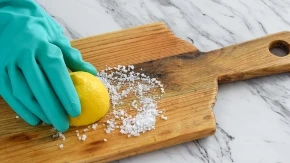 STAVITE LIMUN I SO NA KUHINJSKU POVRŠINU Preko noći rešava problem koji muči mnoge