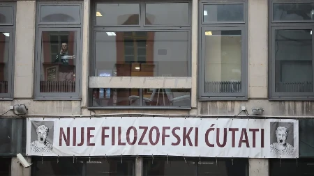 BLOKADERSKE BITANGE NI REČ NE PROGOVORAJU! Ćute već 18 sati, tragična smrt koleginice ni da ih takne (FOTO)