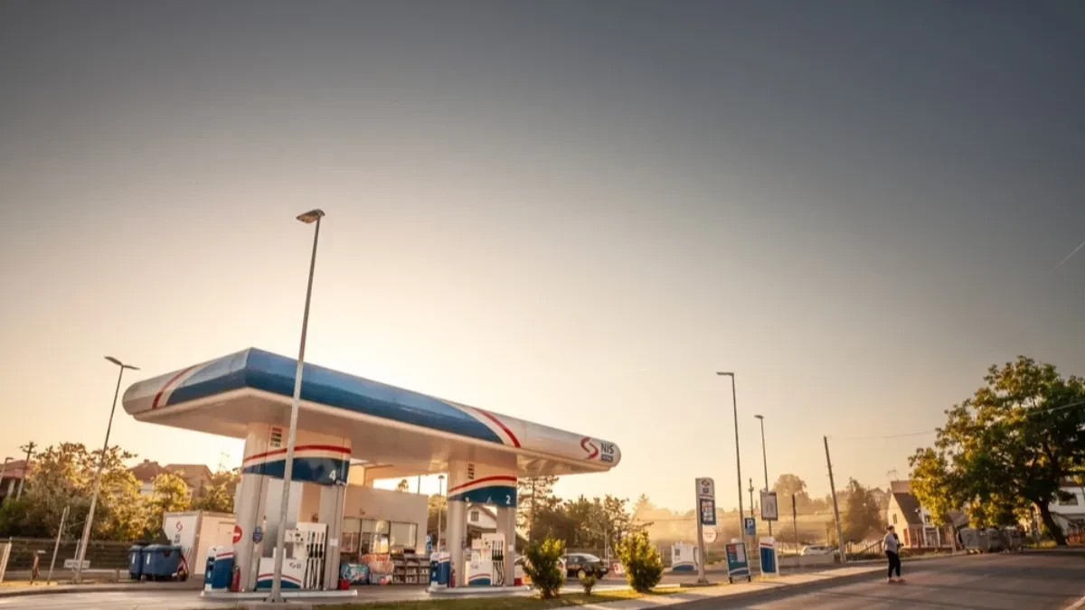 NIS proizvodi dovoljno i redovno snabdeva  - "Cene goriva na gotovo istom nivou" 