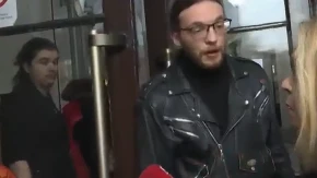 NAKON TRAGEDIJE BLOKADERI DRSKO BRANE DA SE POSTAVE PITANJA REKTORU ĐOKIĆU Deru se na novinarku, obezbeđenje se krije iza plenumaša - sramota! (VIDEO)