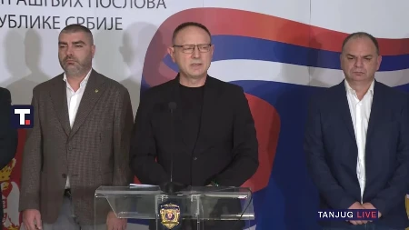 OBRAĆANJE MUP-A POVODOM TRAGEDIJE NA FILOZOSKOM: Studentkinja pala sa petog sprata (VIDEO)